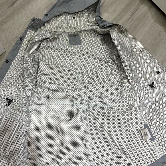 MEC Women’s Grey Rainjacket, Size XS - Picture 4 of 4